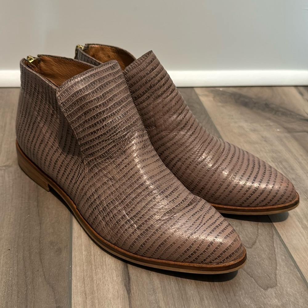 House of Harlow Booties